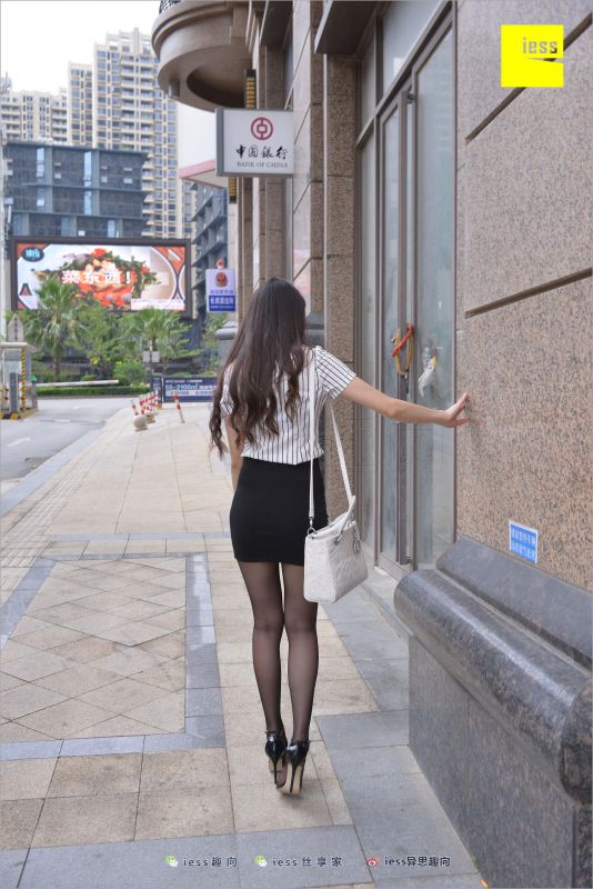 云芝 《跟踪云芝》丝袜美腿写真套图
