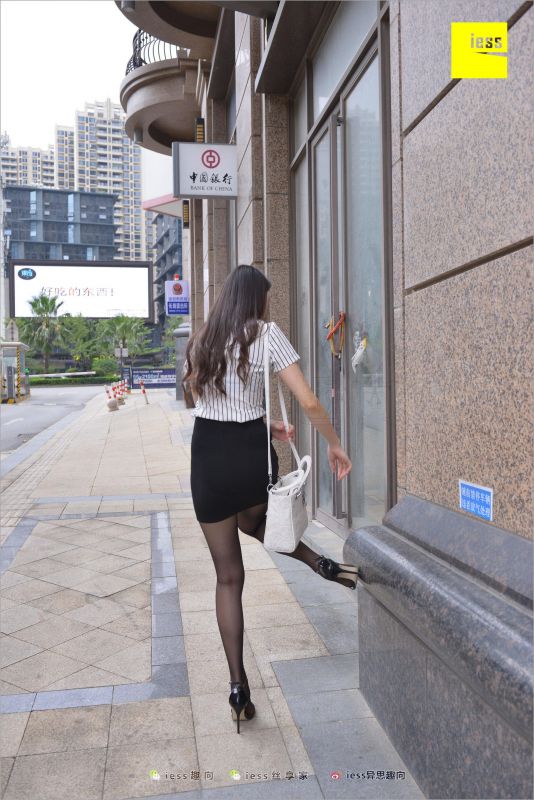 云芝 《跟踪云芝》丝袜美腿写真套图