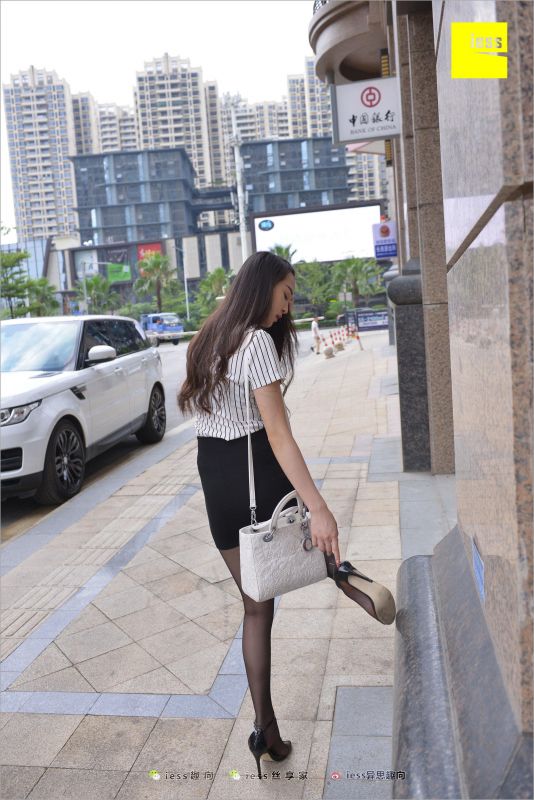 云芝 《跟踪云芝》丝袜美腿写真套图