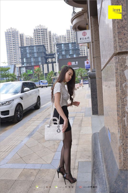 云芝 《跟踪云芝》丝袜美腿写真套图