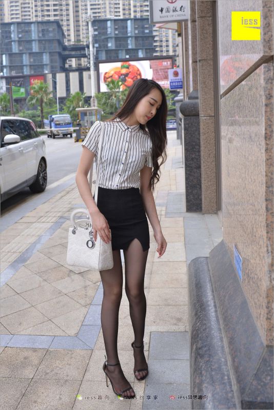 云芝 《跟踪云芝》丝袜美腿写真套图