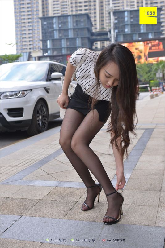 云芝 《跟踪云芝》丝袜美腿写真套图