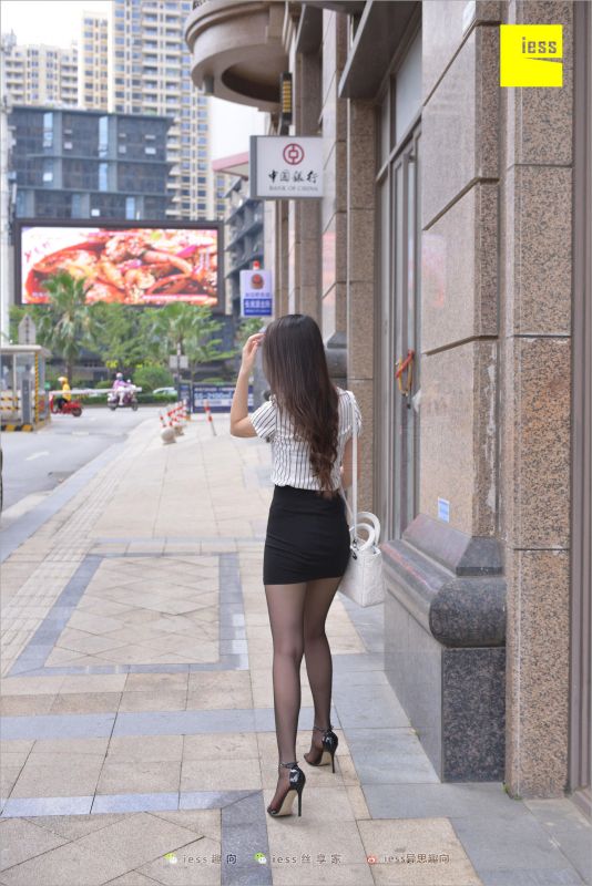 云芝 《跟踪云芝》丝袜美腿写真套图
