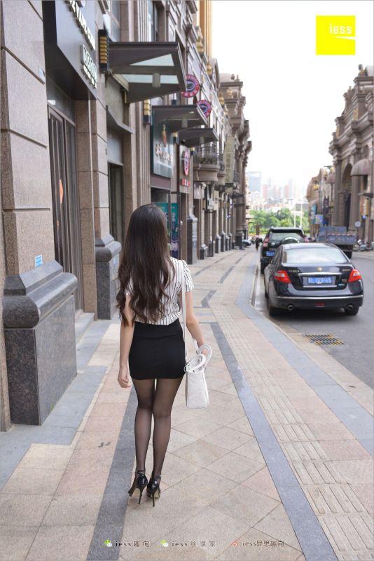 云芝 《跟踪云芝》丝袜美腿写真套图