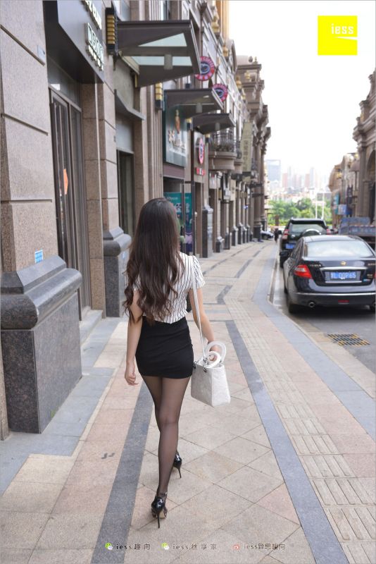 云芝 《跟踪云芝》丝袜美腿写真套图