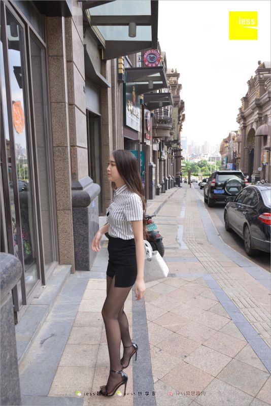 云芝 《跟踪云芝》丝袜美腿写真套图