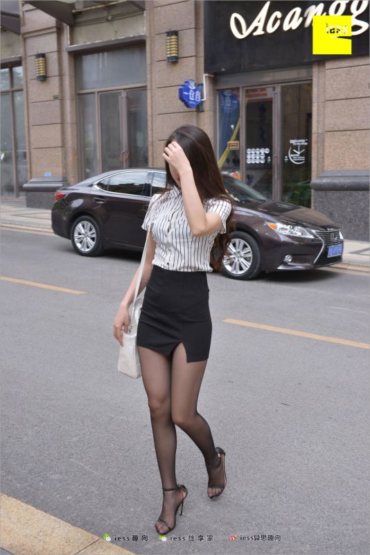 云芝 《跟踪云芝》丝袜美腿写真套图