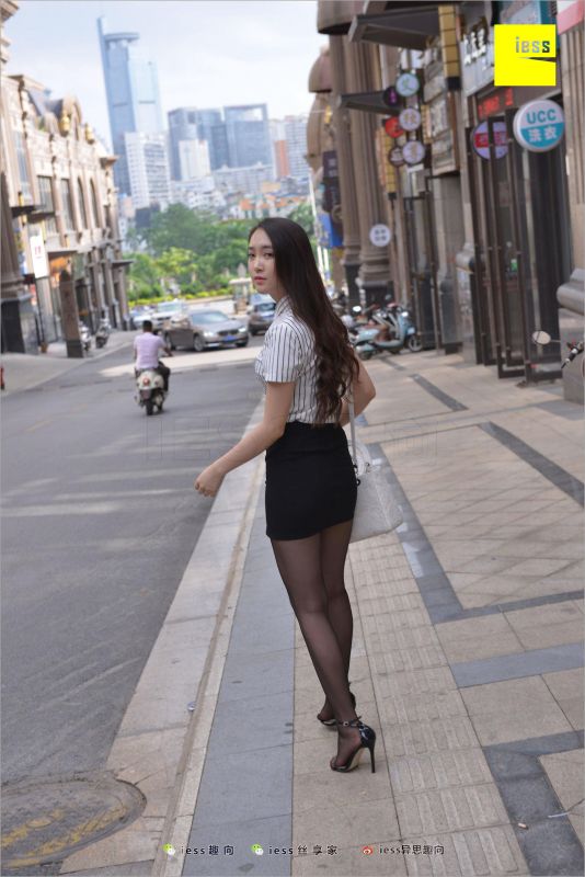 云芝 《跟踪云芝》丝袜美腿写真套图