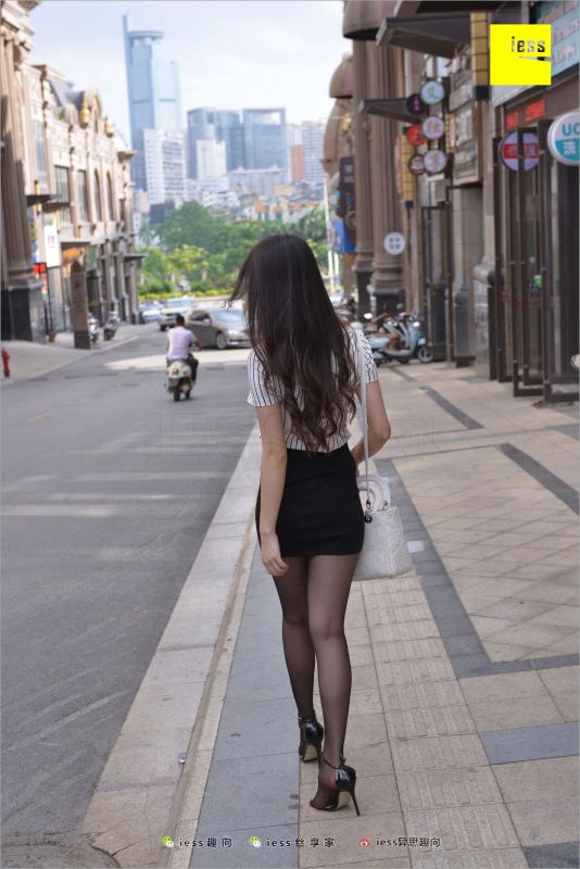 云芝 《跟踪云芝》丝袜美腿写真套图
