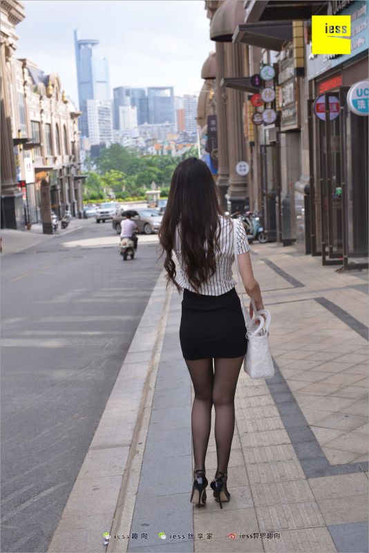 云芝 《跟踪云芝》丝袜美腿写真套图