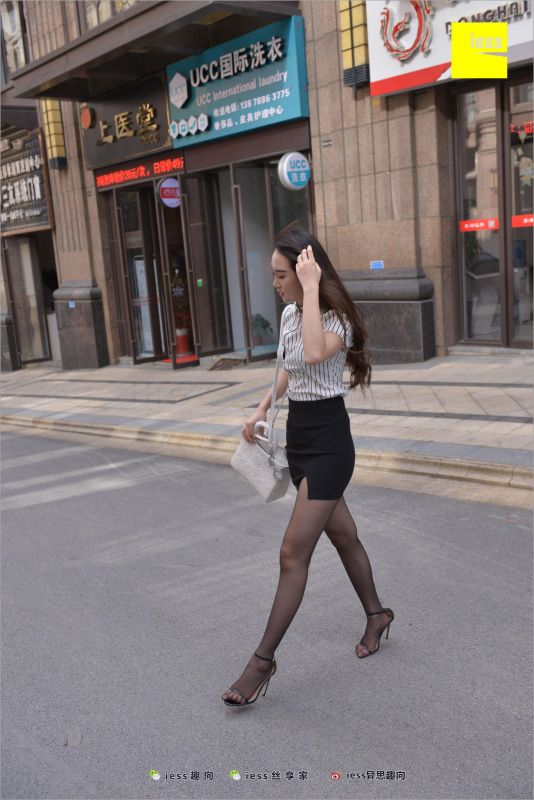 云芝 《跟踪云芝》丝袜美腿写真套图