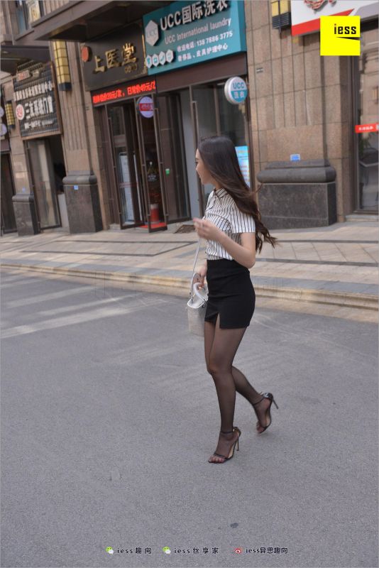 云芝 《跟踪云芝》丝袜美腿写真套图