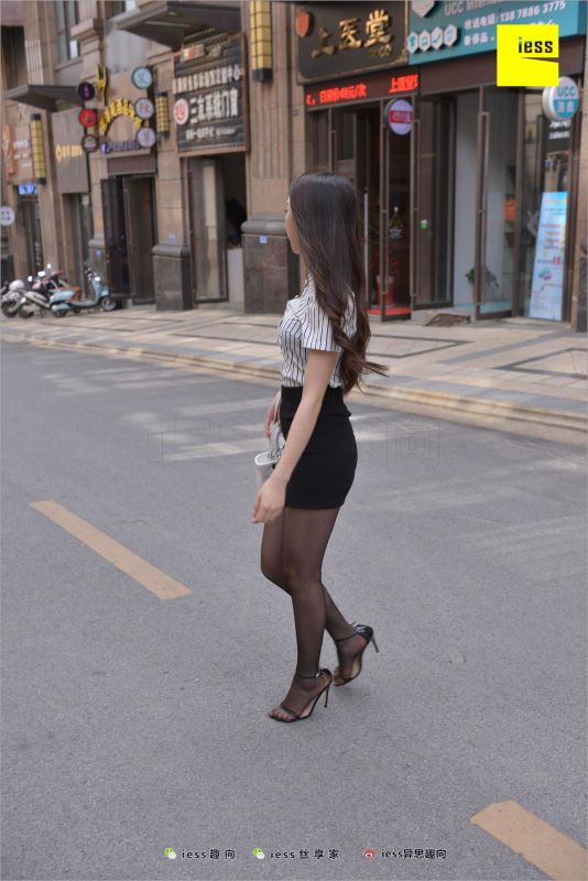 云芝 《跟踪云芝》丝袜美腿写真套图