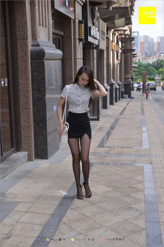 云芝 《跟踪云芝》丝袜美腿写真套图
