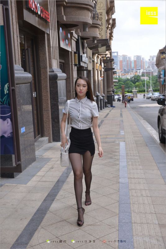 云芝 《跟踪云芝》丝袜美腿写真套图