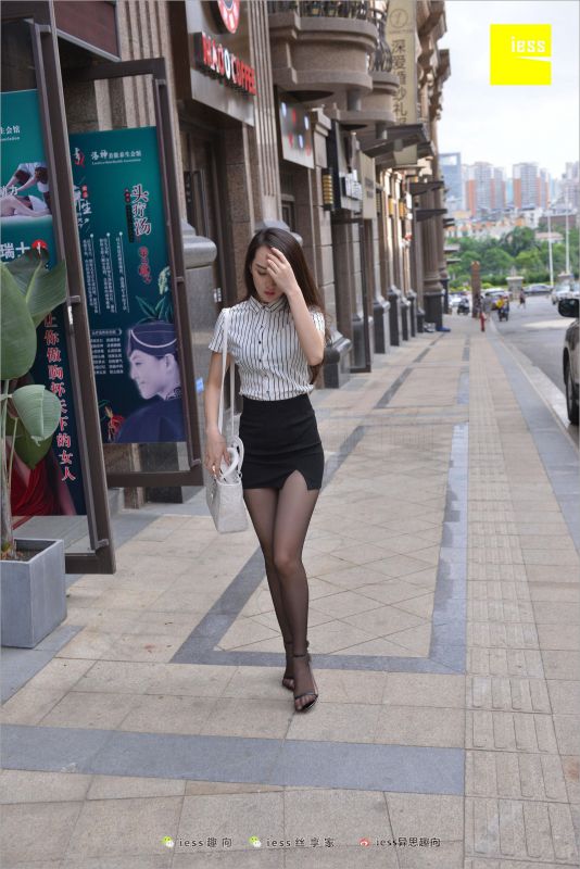 云芝 《跟踪云芝》丝袜美腿写真套图