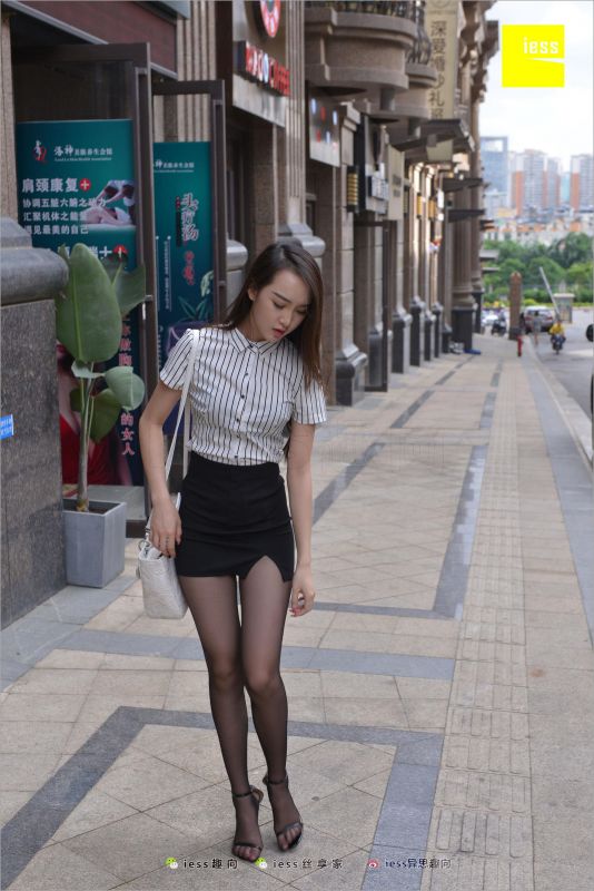 云芝 《跟踪云芝》丝袜美腿写真套图