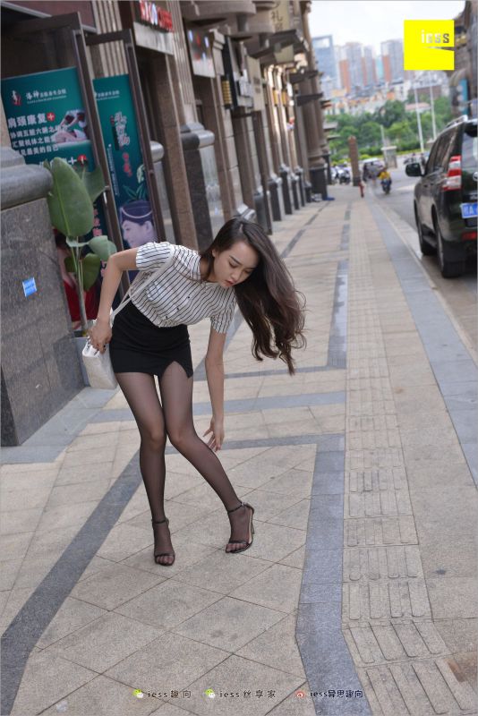 云芝 《跟踪云芝》丝袜美腿写真套图