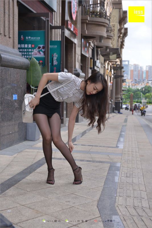 云芝 《跟踪云芝》丝袜美腿写真套图