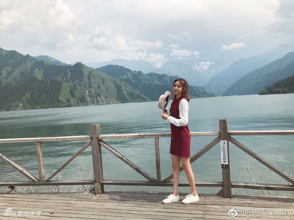 这位篮球女主播魅力值爆表!