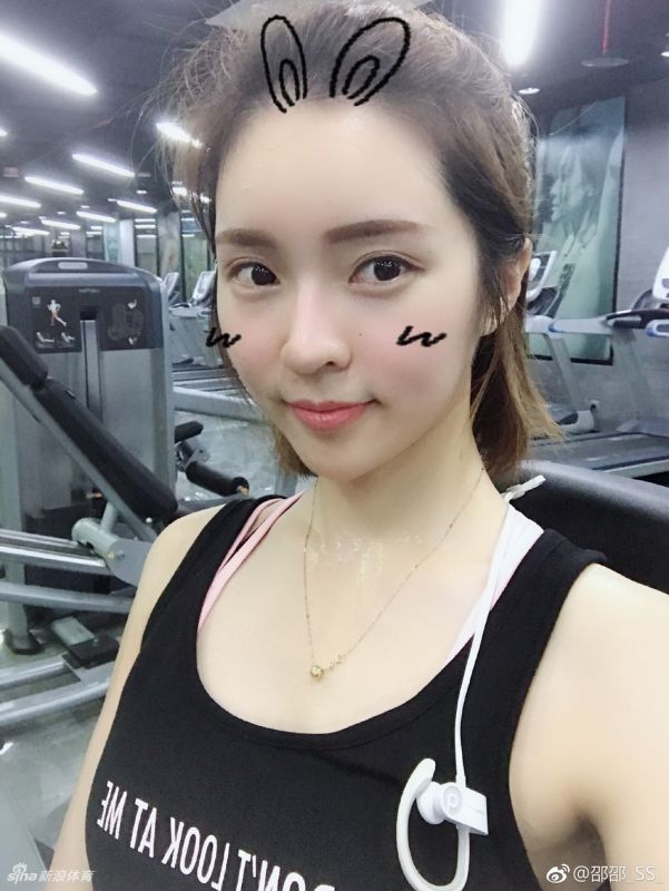 这位篮球女主播魅力值爆表!