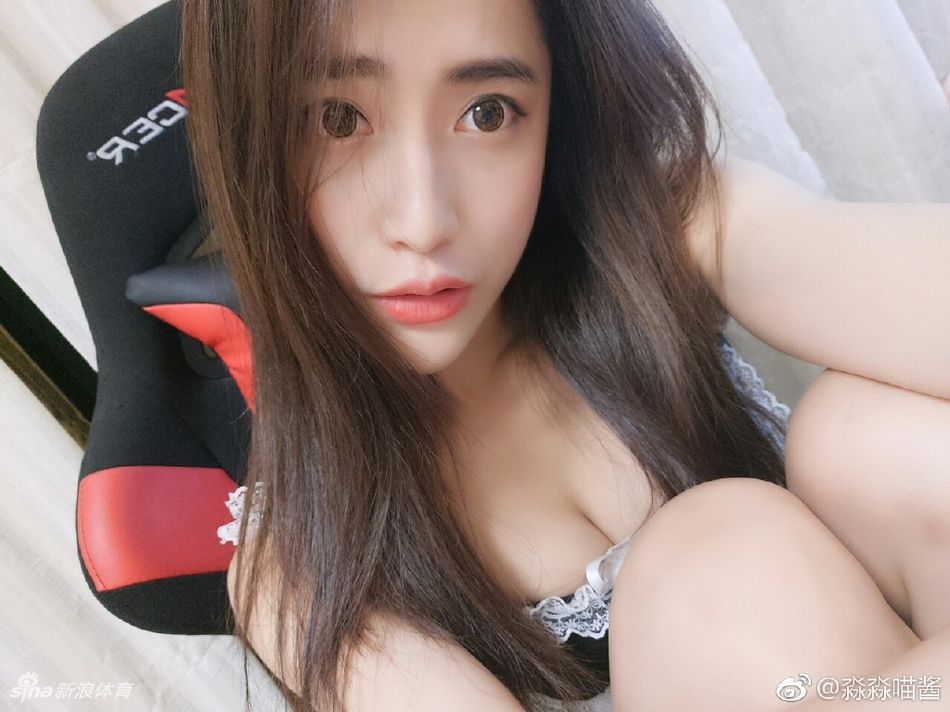 95后运动范女主播竟然这么早熟!