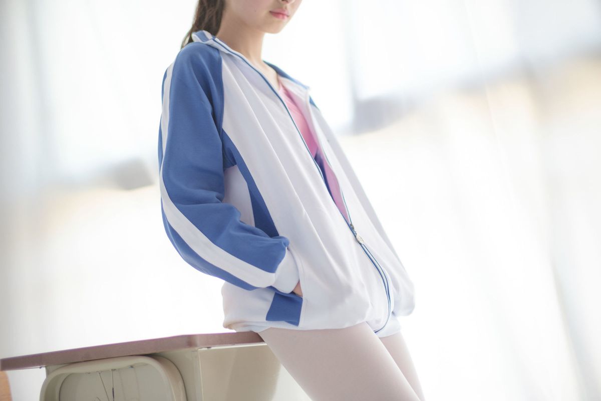 白丝粉红少女 萝莉丝袜写真套图