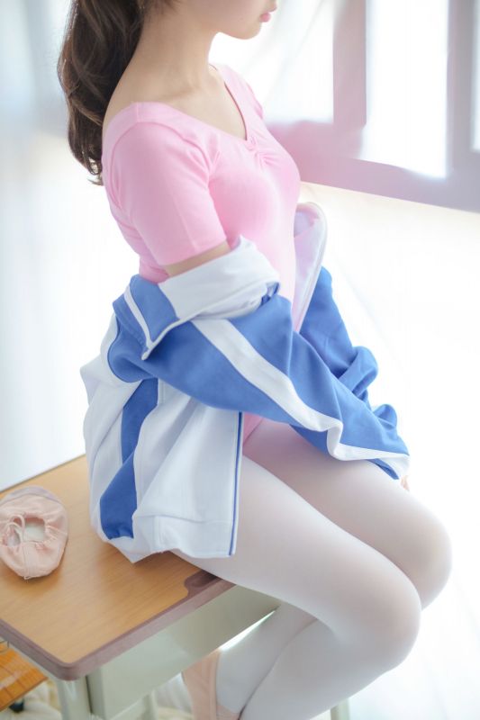 白丝粉红少女 萝莉丝袜写真套图