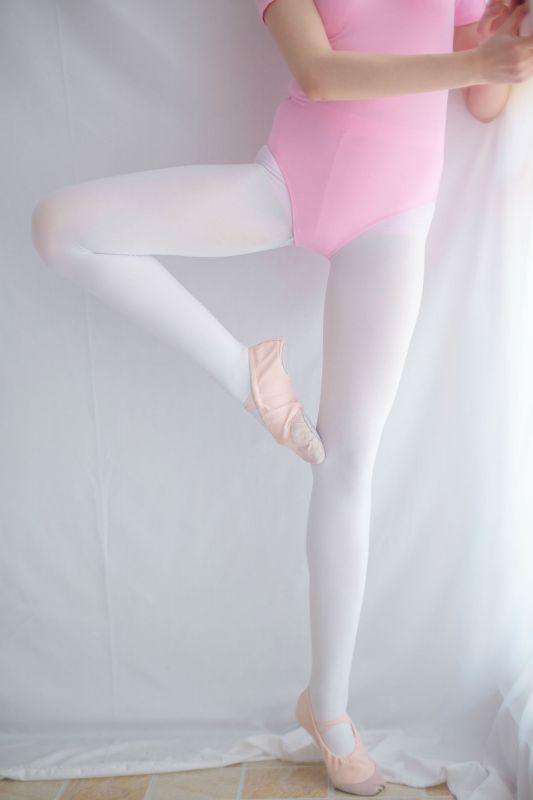 白丝粉红少女 萝莉丝袜写真套图