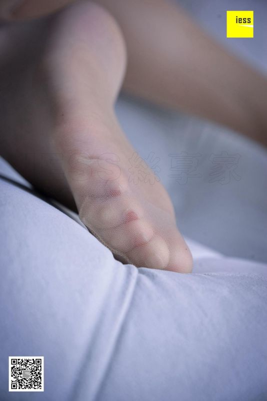 秋秋 《穿皮靴的舞蹈妹子》写真套图