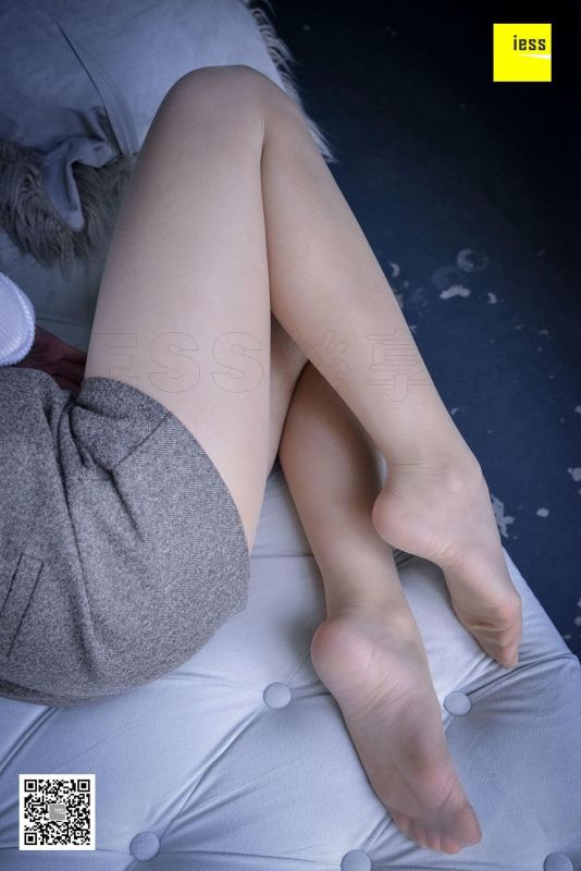 秋秋 《穿皮靴的舞蹈妹子》写真套图