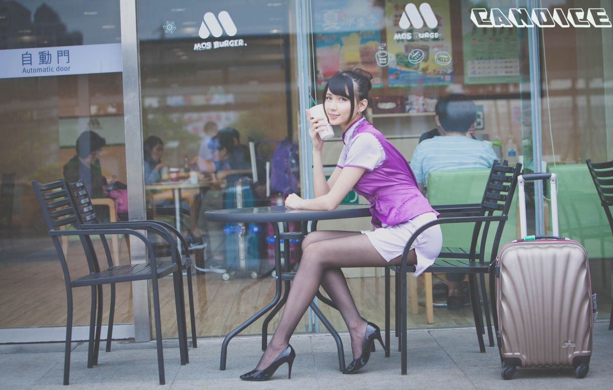 蔡译心 - 空姐黑丝街拍 写真套图