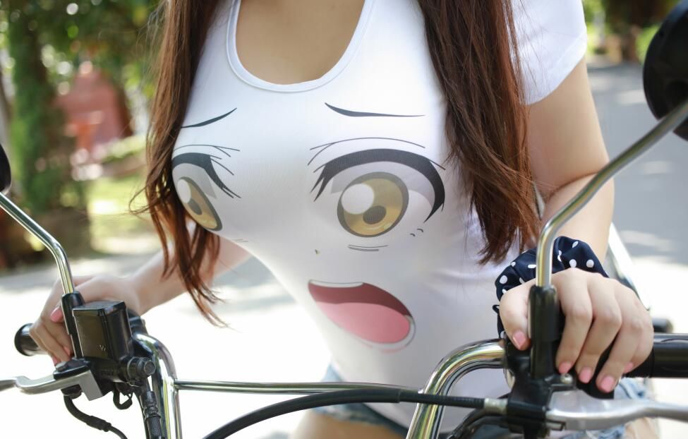 春日里的摩托女郎，爆乳已经穿出3D效果[23P]
