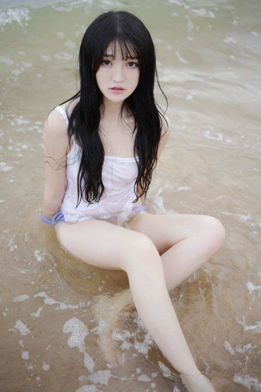 白色美女海边写真[20P]