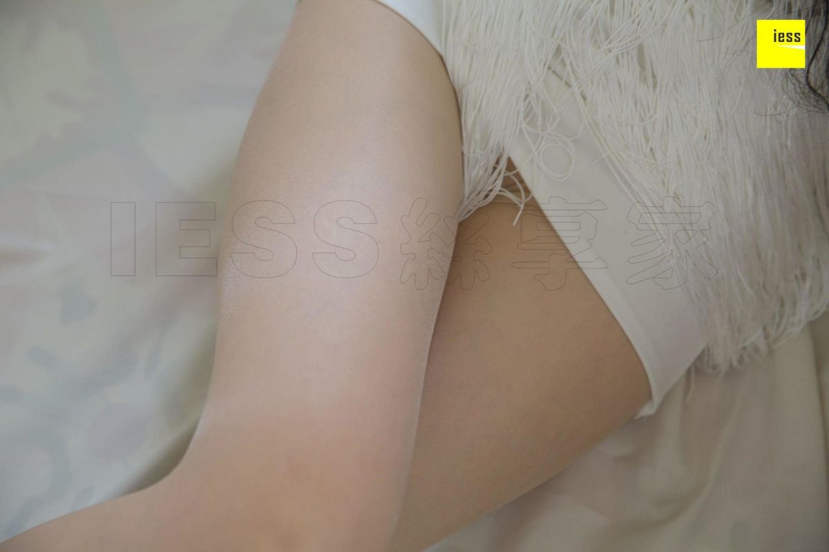 模特 梦梦《梦梦的梦幻魔镜》美腿丝足写真