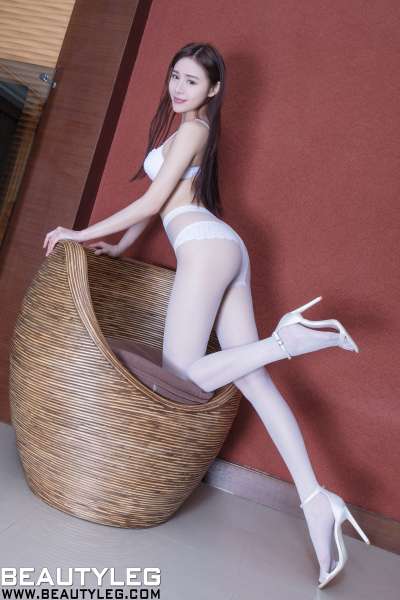 腿模Lena 泳装美腿写真