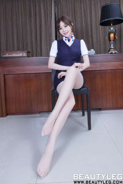 腿模Lucy - 4组丝袜制服美腿写真