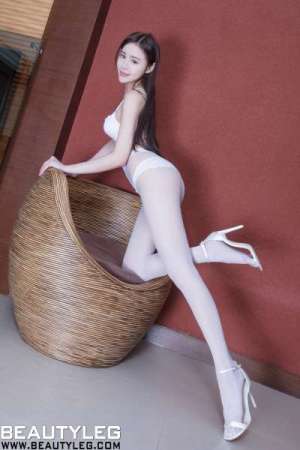 腿模Lena 泳装美腿写真