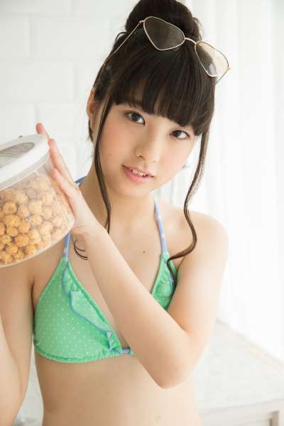 岛国性感泳装萌女
