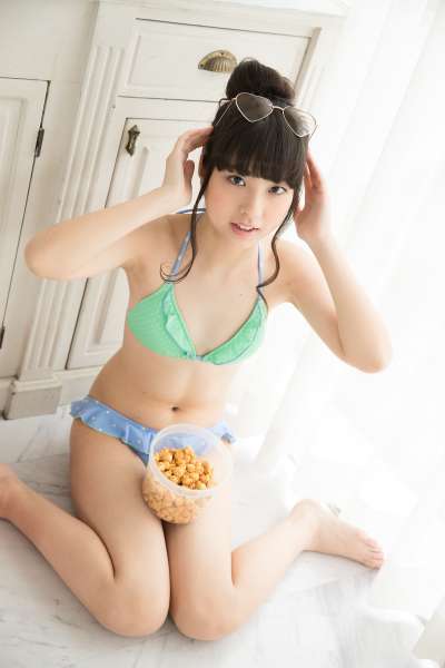 岛国性感泳装萌女
