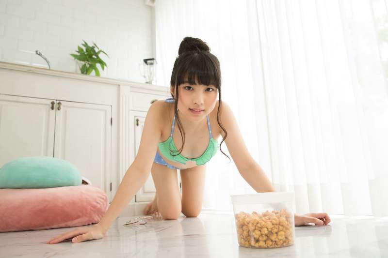 岛国性感泳装萌女