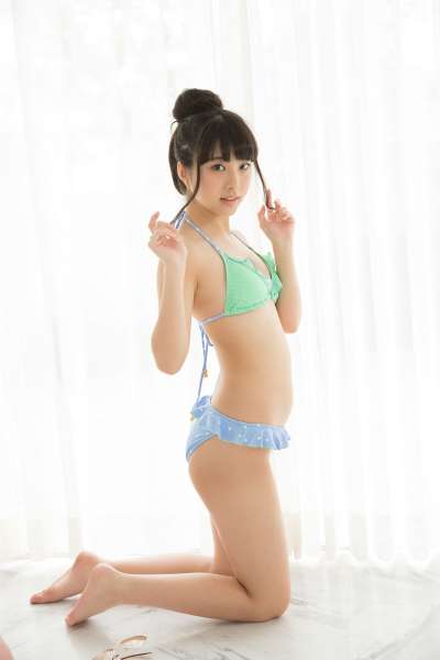 岛国性感泳装萌女