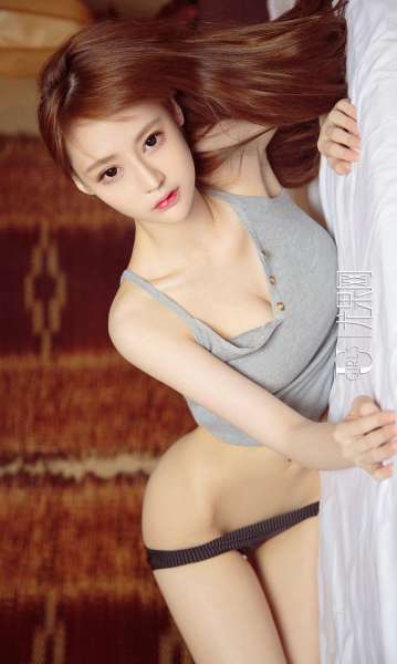 Shirley翘臀美女 - 俏孔雀