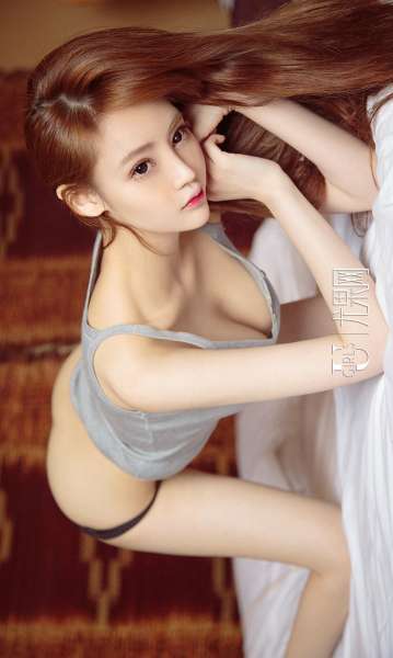 Shirley翘臀美女 - 俏孔雀