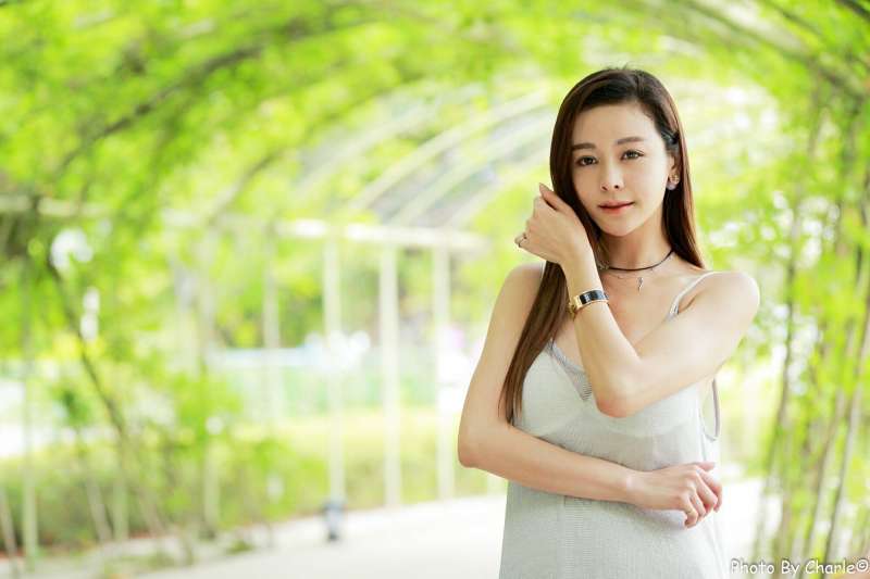 [台湾美女] 优雅女神韩羽 - 清新外拍写真