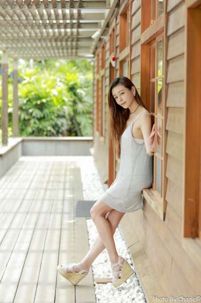 [台湾美女] 优雅女神韩羽 - 清新外拍写真