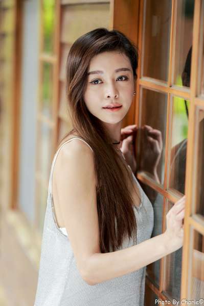 [台湾美女] 优雅女神韩羽 - 清新外拍写真