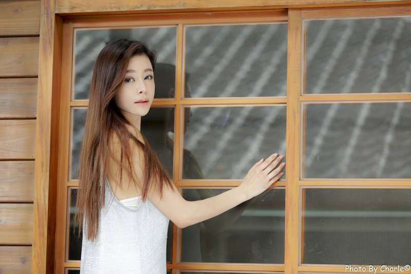[台湾美女] 优雅女神韩羽 - 清新外拍写真