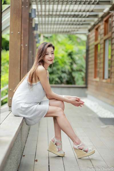 [台湾美女] 优雅女神韩羽 - 清新外拍写真