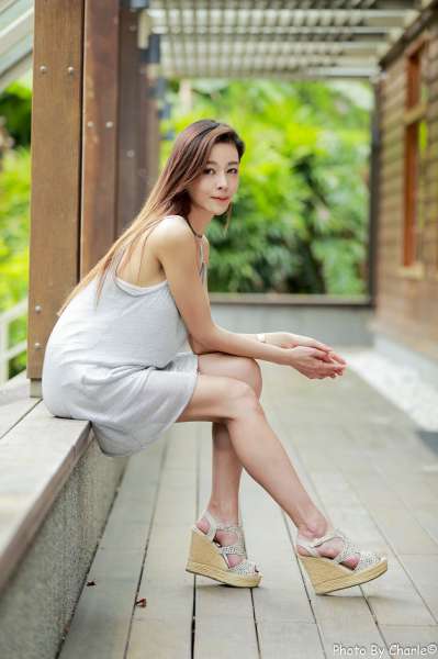 [台湾美女] 优雅女神韩羽 - 清新外拍写真